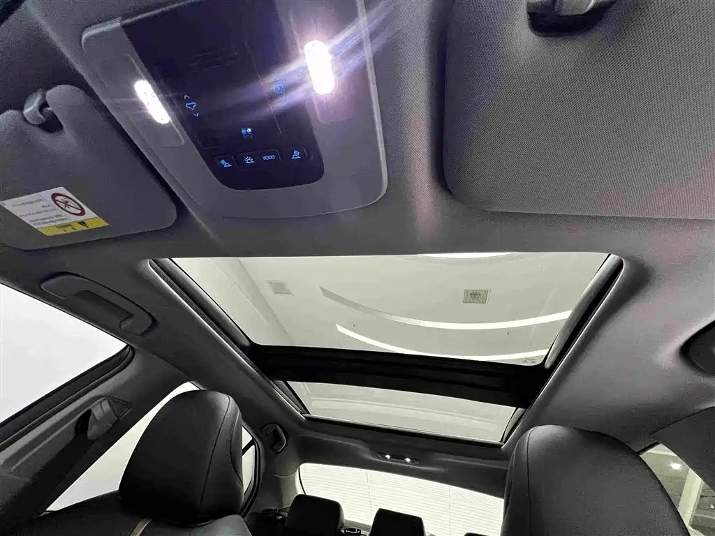 Toyota Camry — миниатюра 11