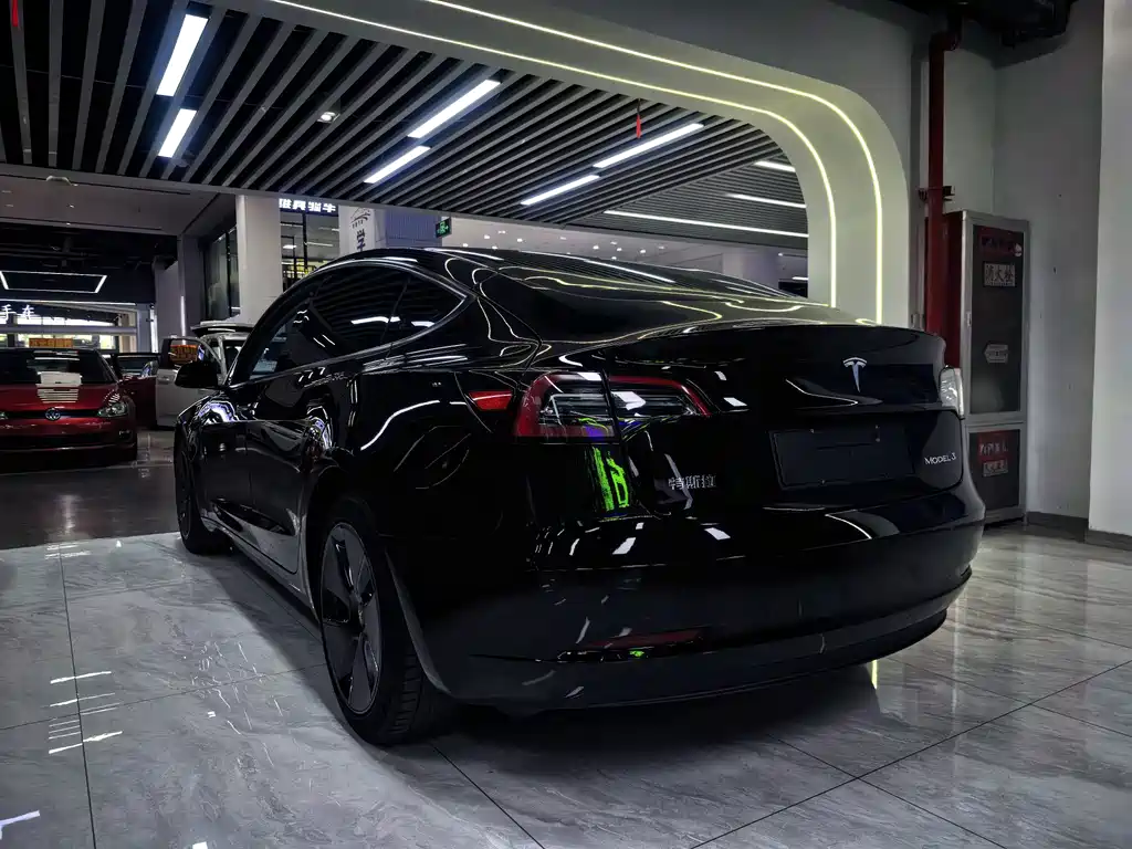 Tesla Model 3 — миниатюра 9