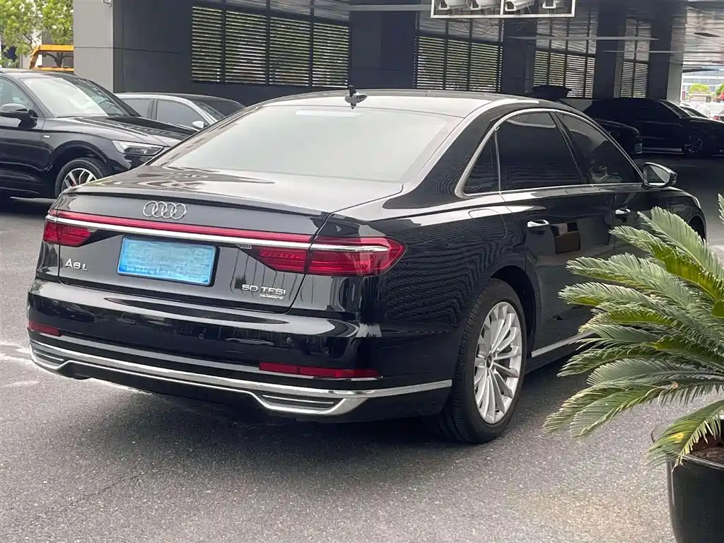 AUDI A8