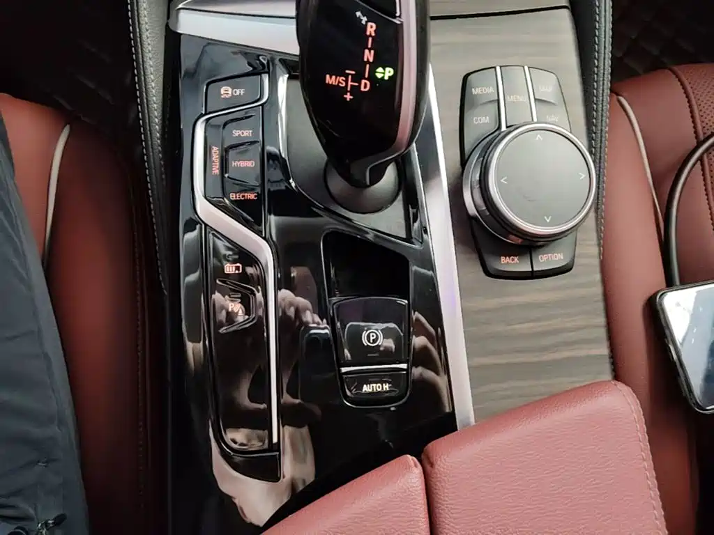 BMW 5 Series New Energy — миниатюра 14