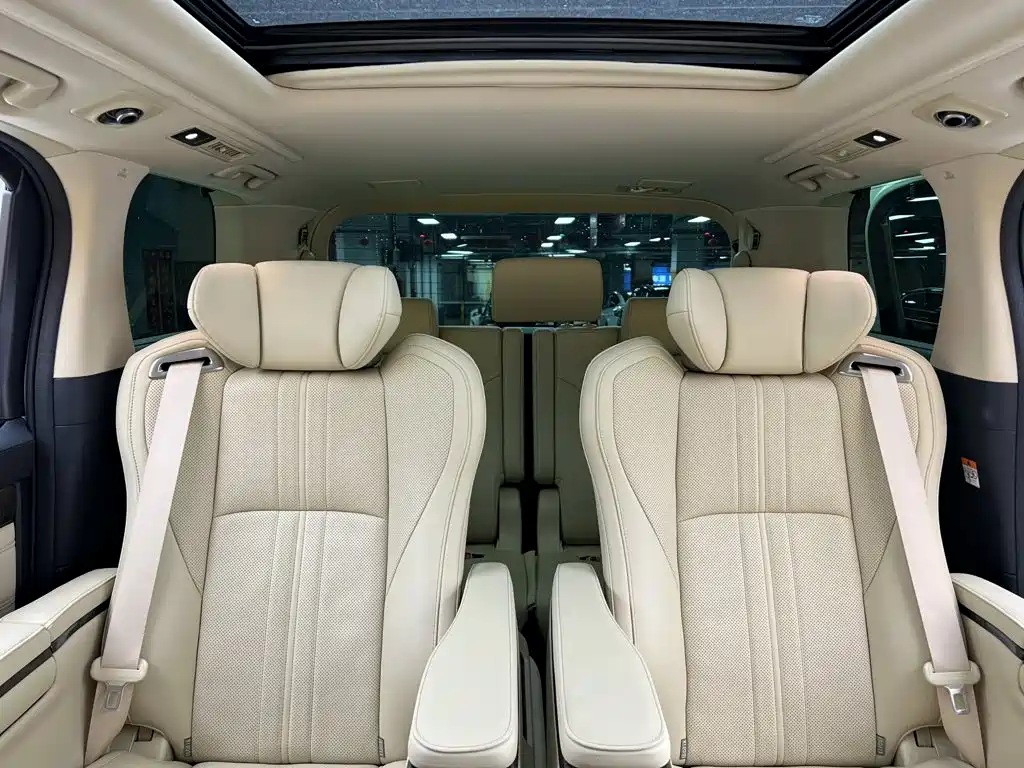 Toyota Alphard — миниатюра 20