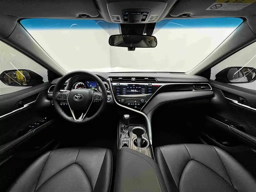Toyota Camry — миниатюра 9