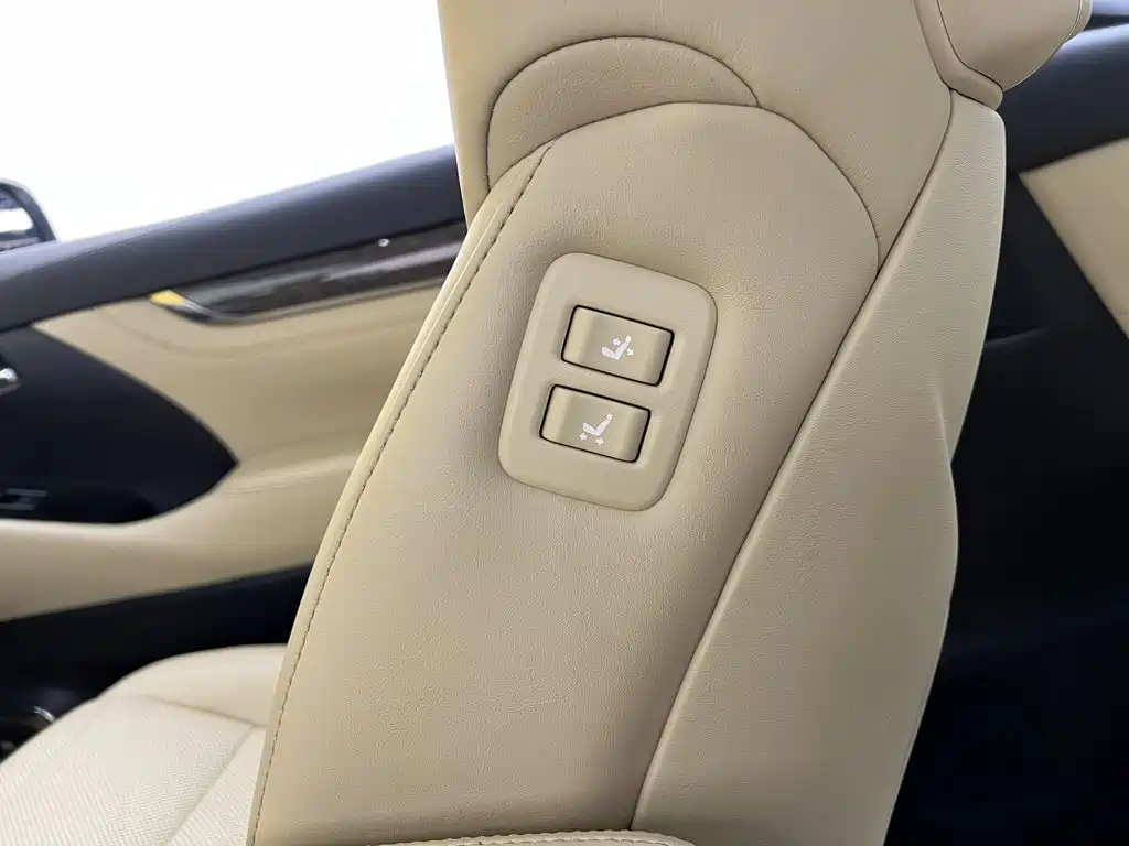 Toyota Alphard — миниатюра 30
