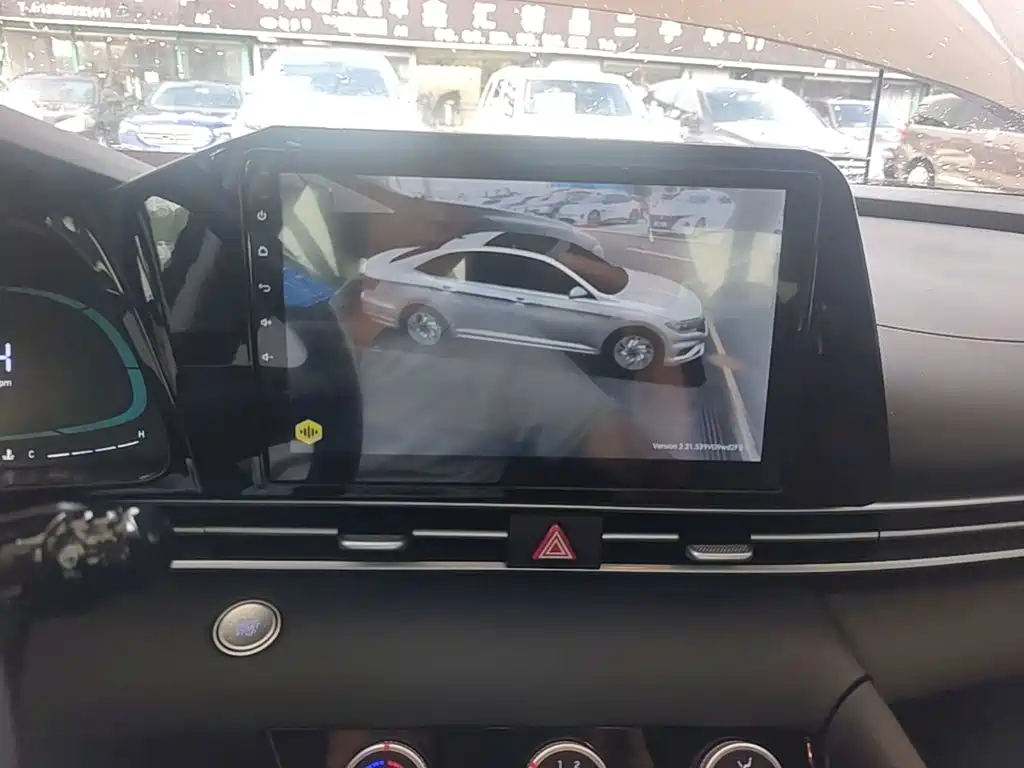 Hyundai Elantra — миниатюра 13