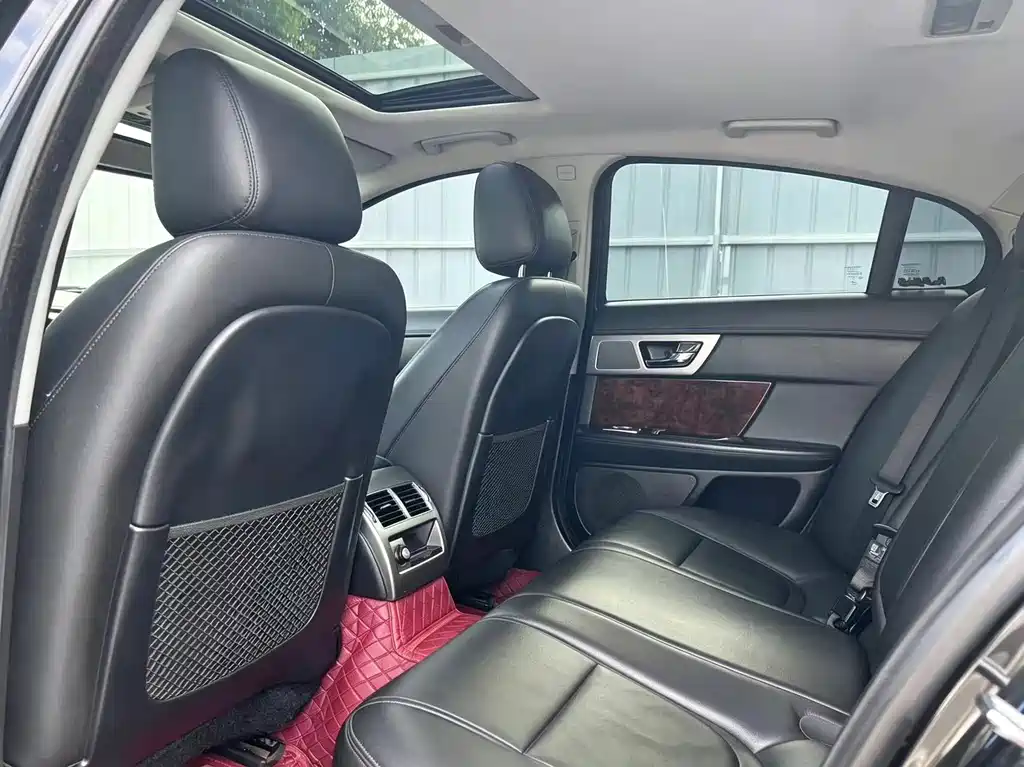 Jaguar XF — миниатюра 10