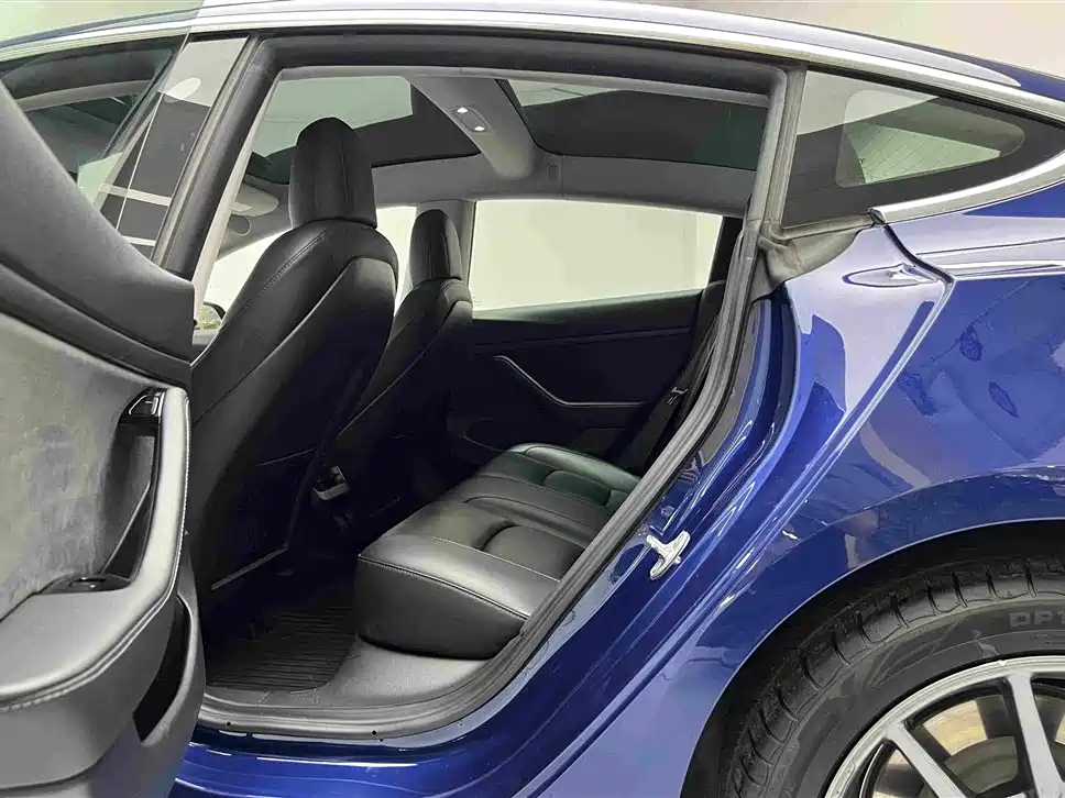 Tesla Model 3 — миниатюра 13