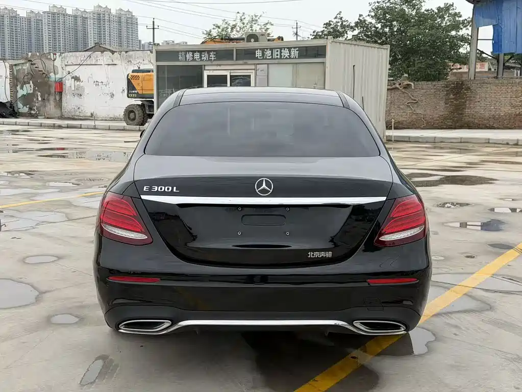 Mercedes-Benz E-Class — миниатюра 10