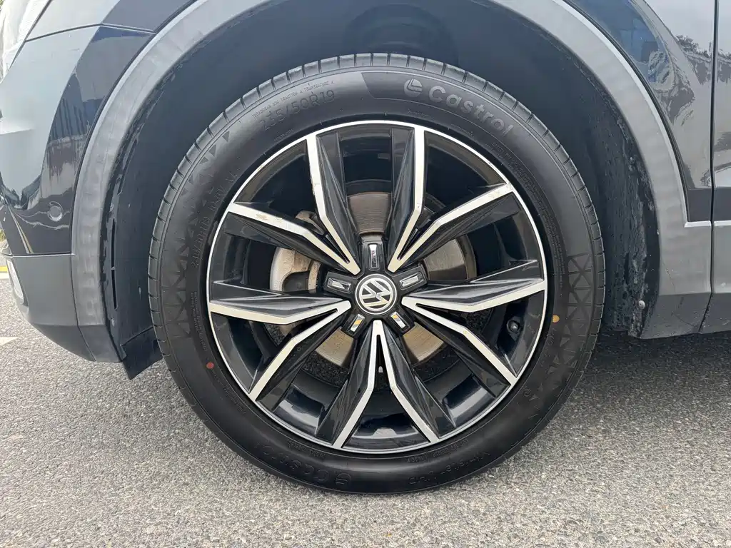 Volkswagen Tiguan L — миниатюра 11