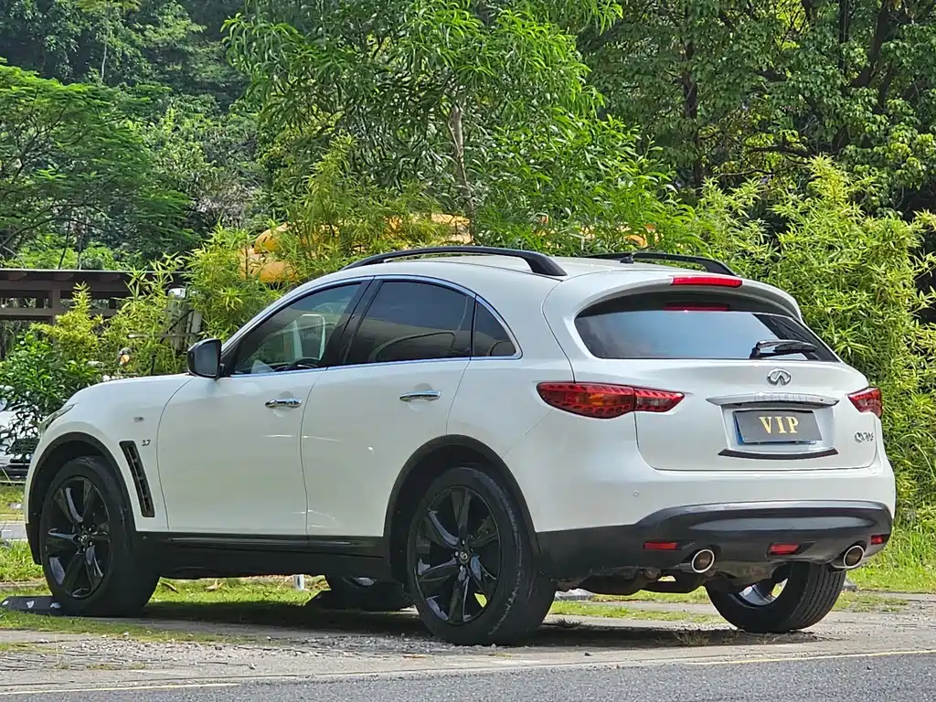 Infiniti QX70 — миниатюра 10