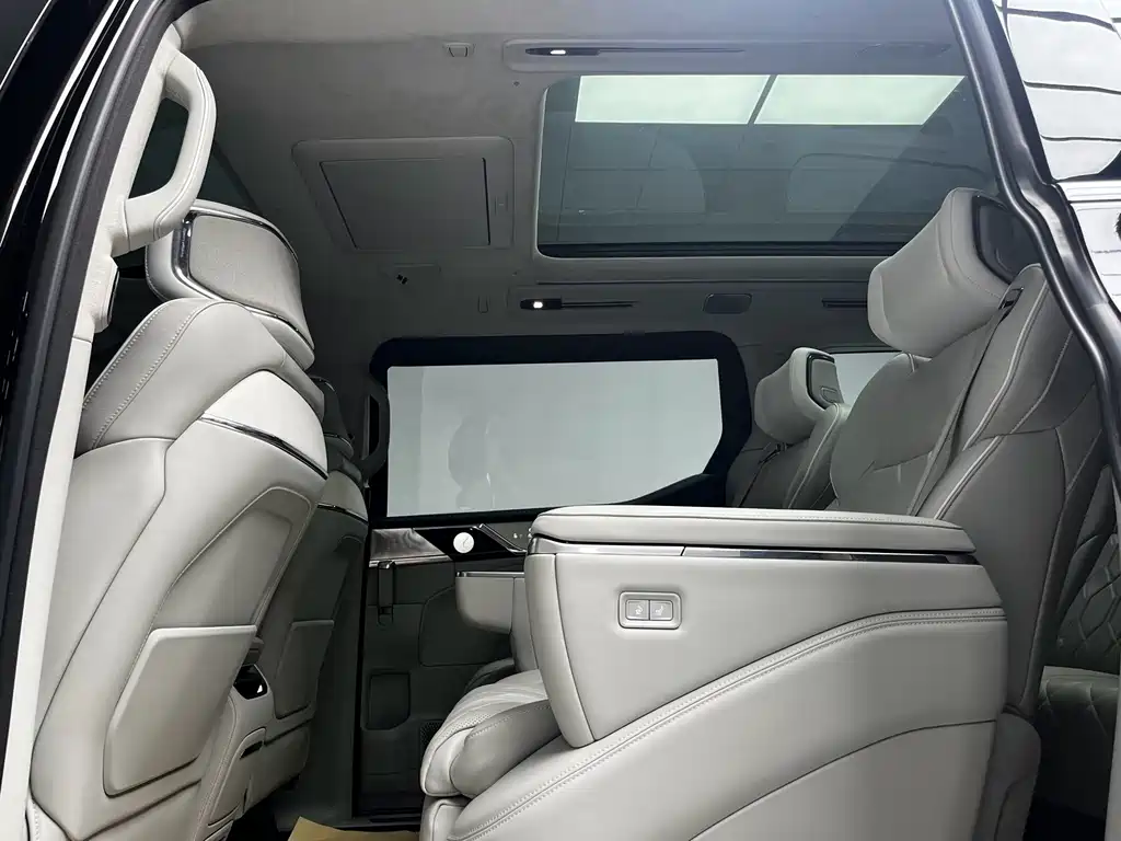Volvo EM90 — миниатюра 13
