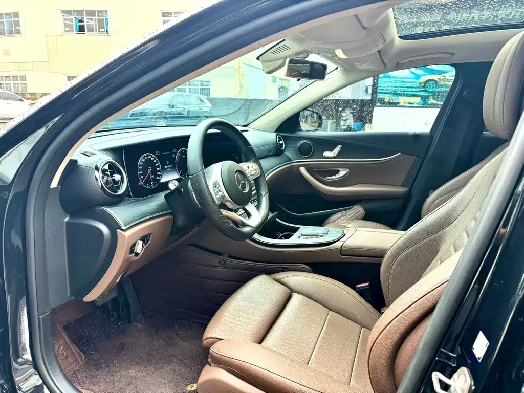 Mercedes-Benz E-Class — миниатюра 3