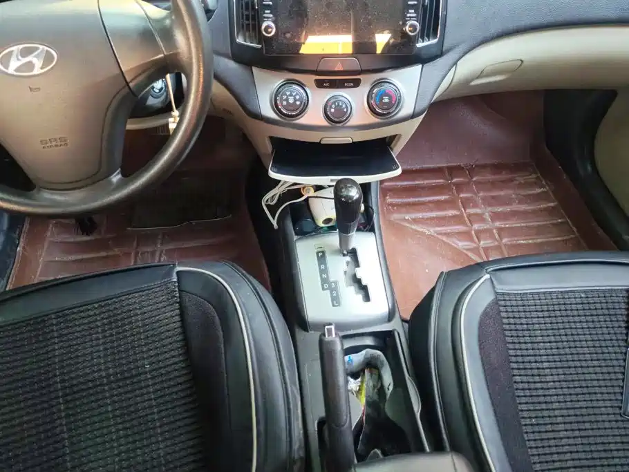 Hyundai Elantra — миниатюра 16