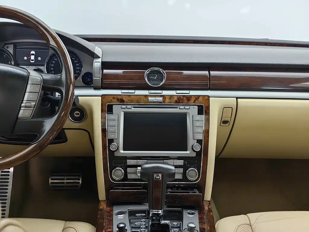 Volkswagen Phaeton — миниатюра 12