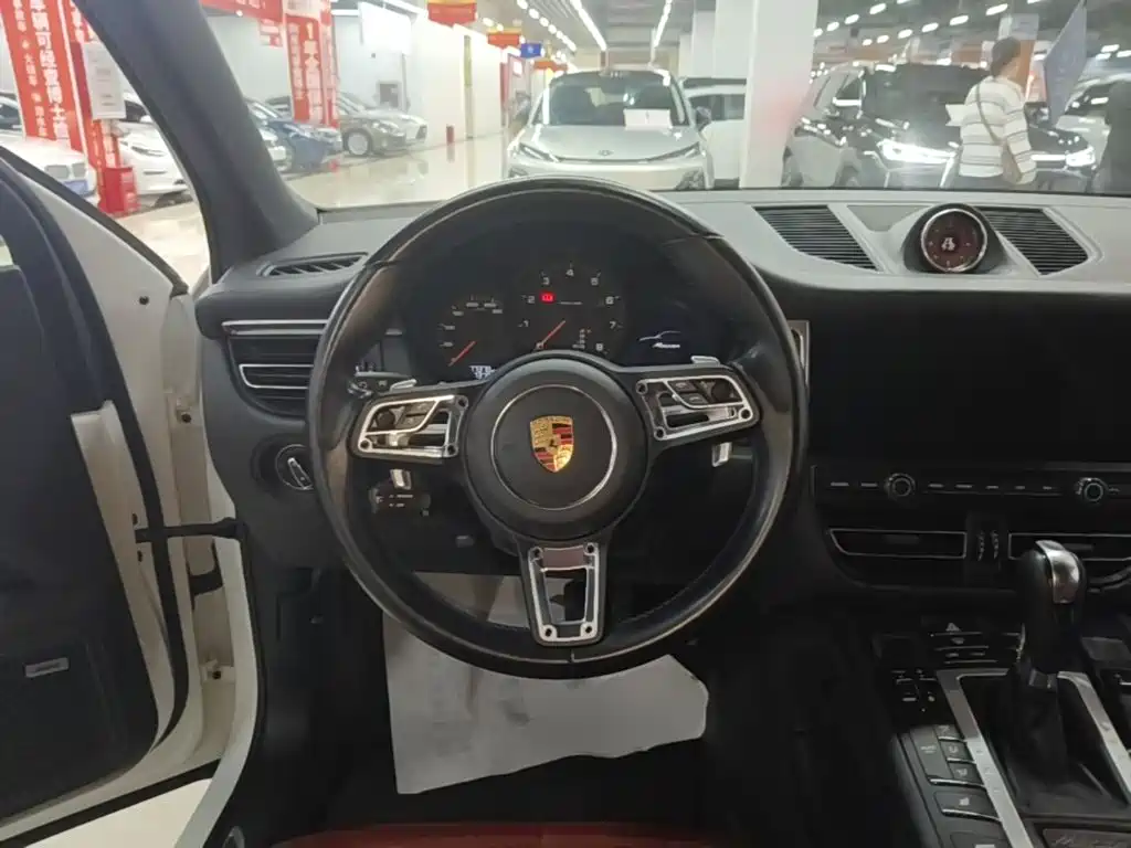 Porsche Macan — миниатюра 11
