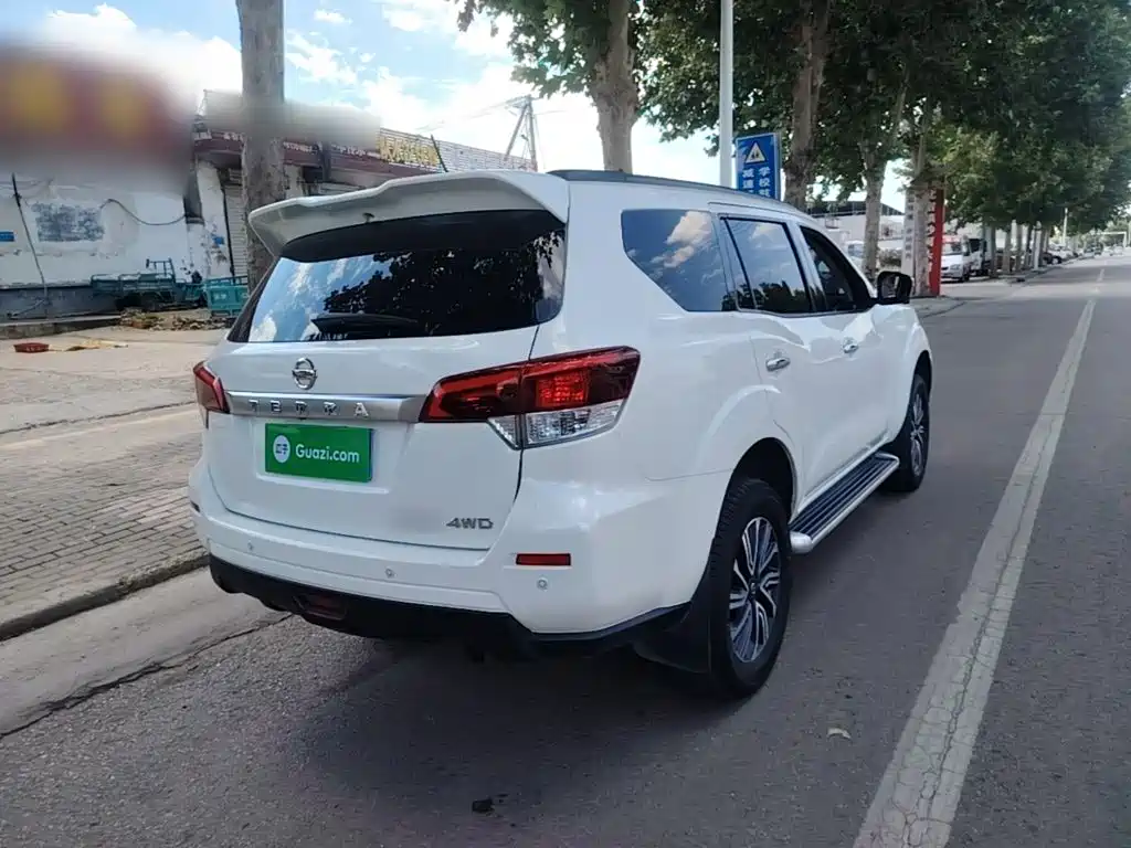 Nissan Terra — миниатюра 7