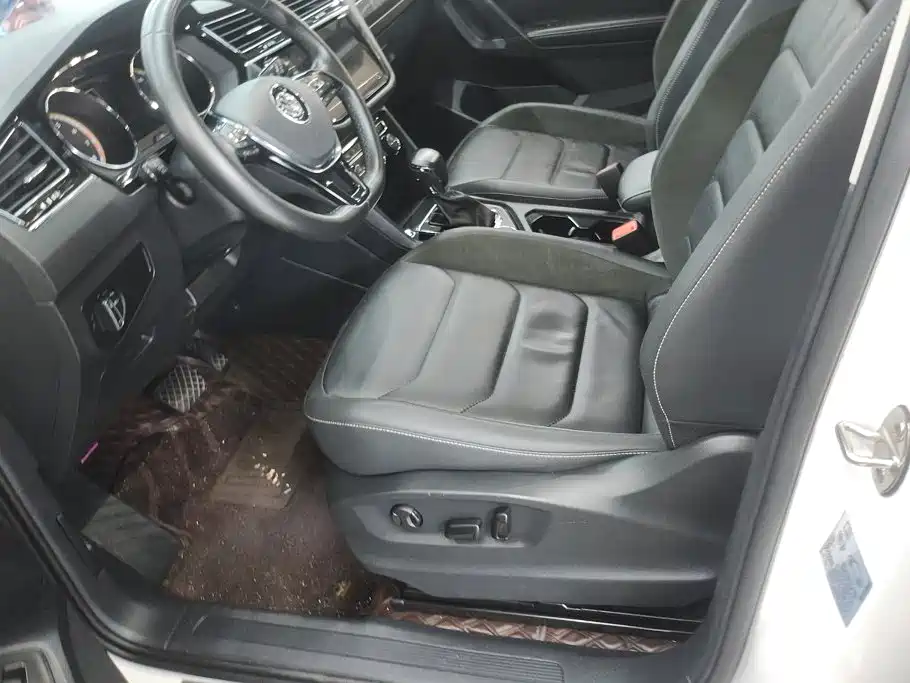 Volkswagen Tiguan L L 2019 380TSI AT Luxury 7 мест VI
