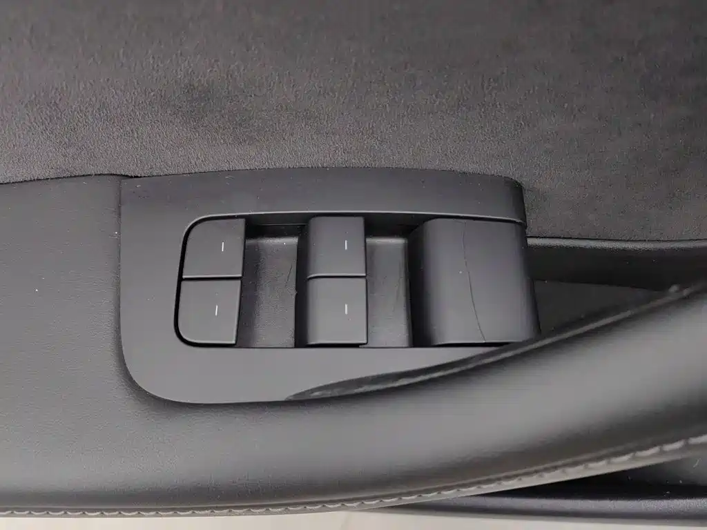 Tesla Model 3 — миниатюра 9