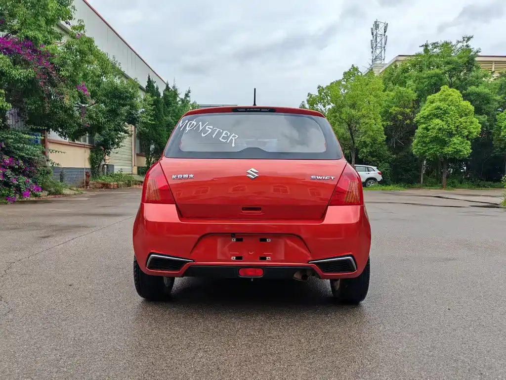 SUZUKI SWIFT