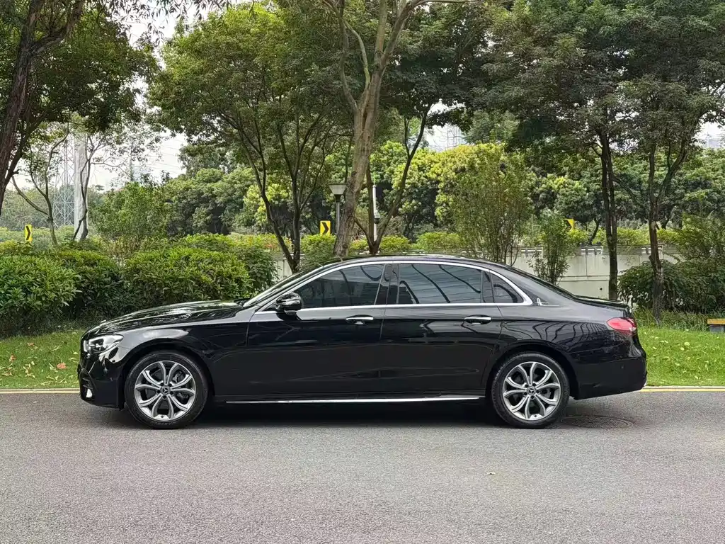 Mercedes-Benz E-Class — миниатюра 5