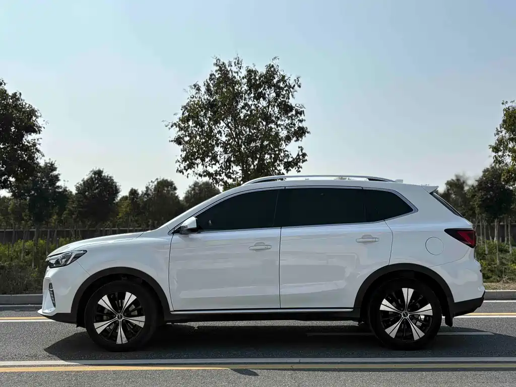 Roewe RX5 — миниатюра 6