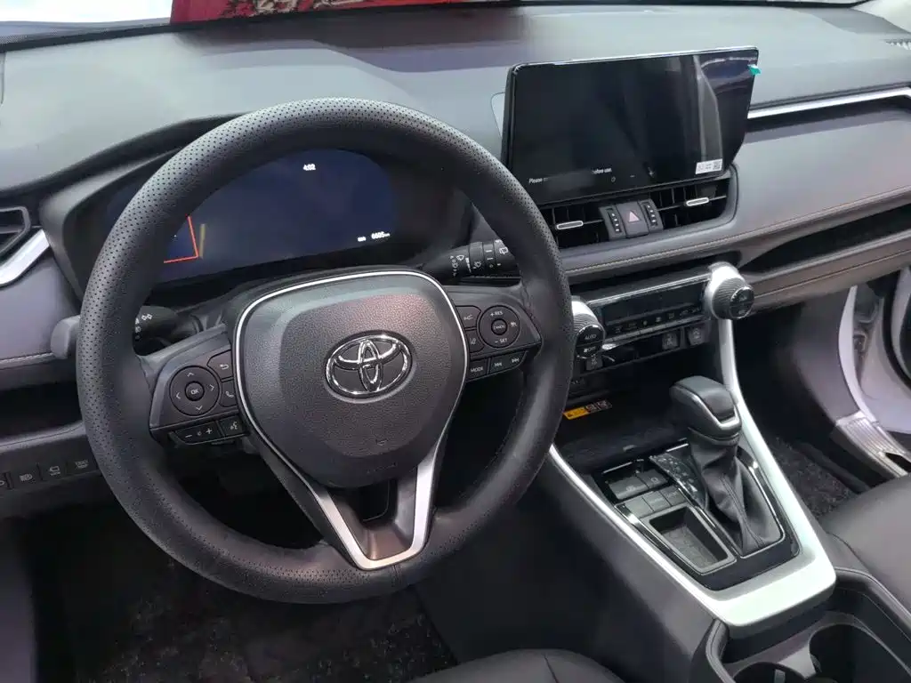 Toyota RAV4 — миниатюра 4