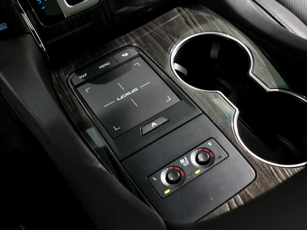 Lexus LM 2020 300h мест