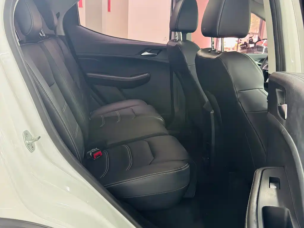 BYD Yuan EV — миниатюра 16
