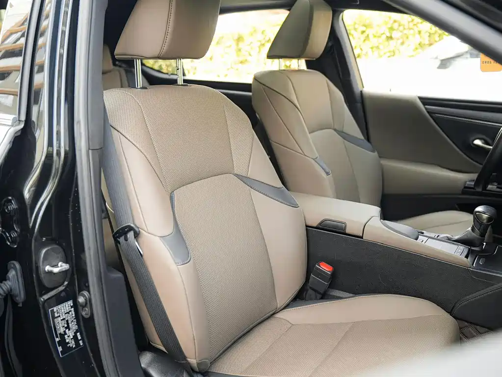 Lexus ES — миниатюра 12