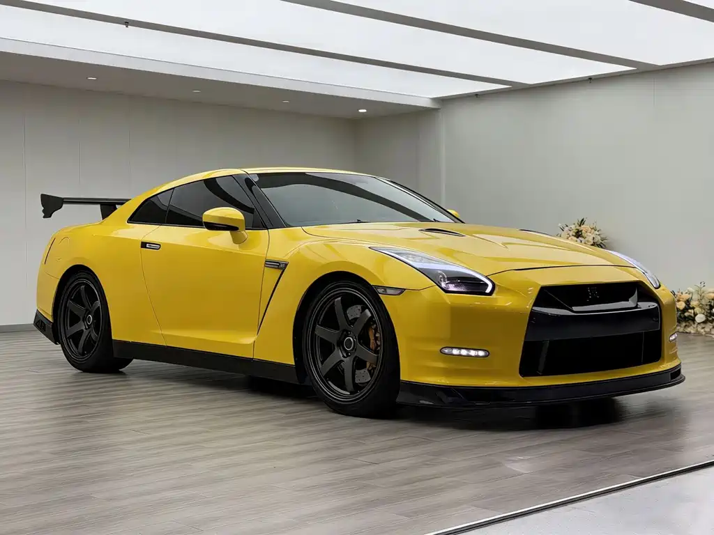 Nissan GT-R — миниатюра 2