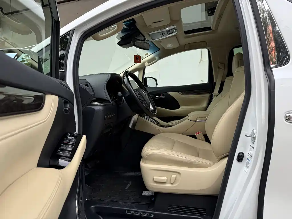 Toyota Alphard — миниатюра 2
