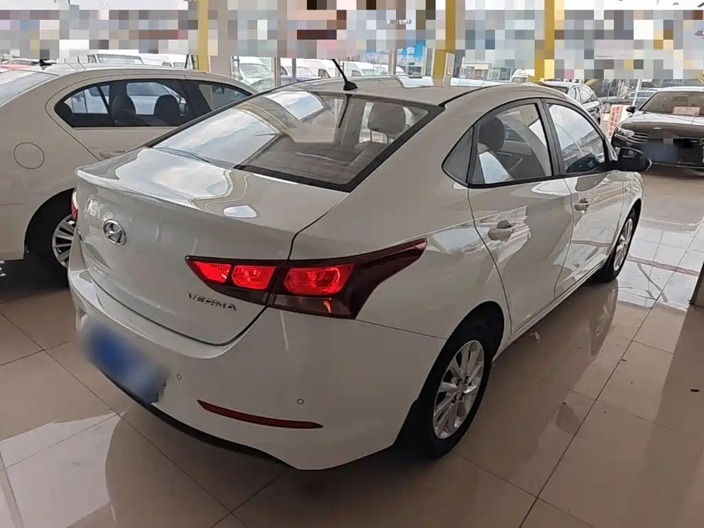 Hyundai Verna — миниатюра 7