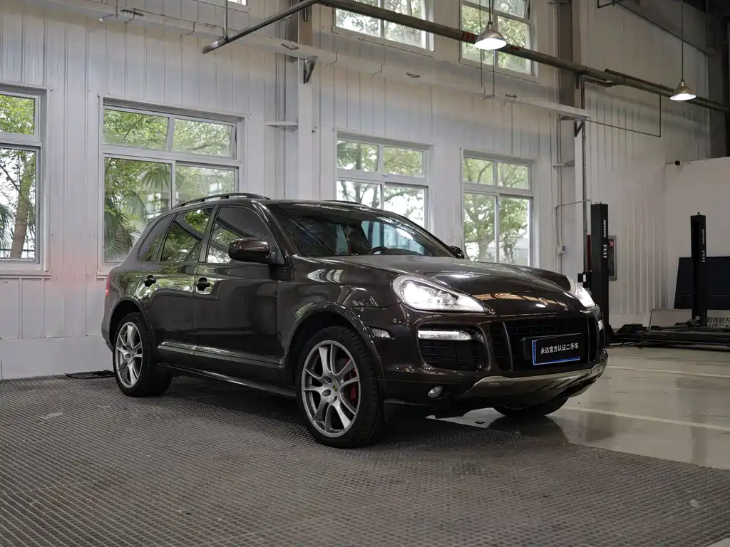 Porsche Cayenne — миниатюра 4
