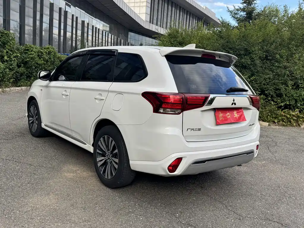 Mitsubishi Outlander — миниатюра 5