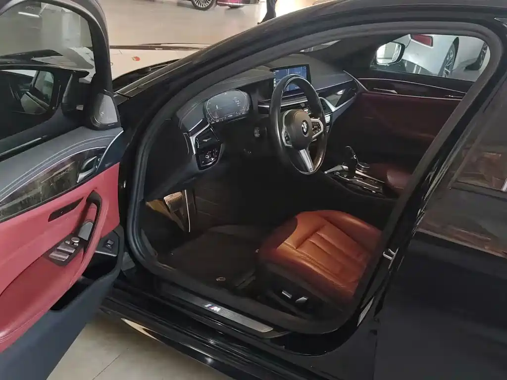 BMW 5 Series — миниатюра 7