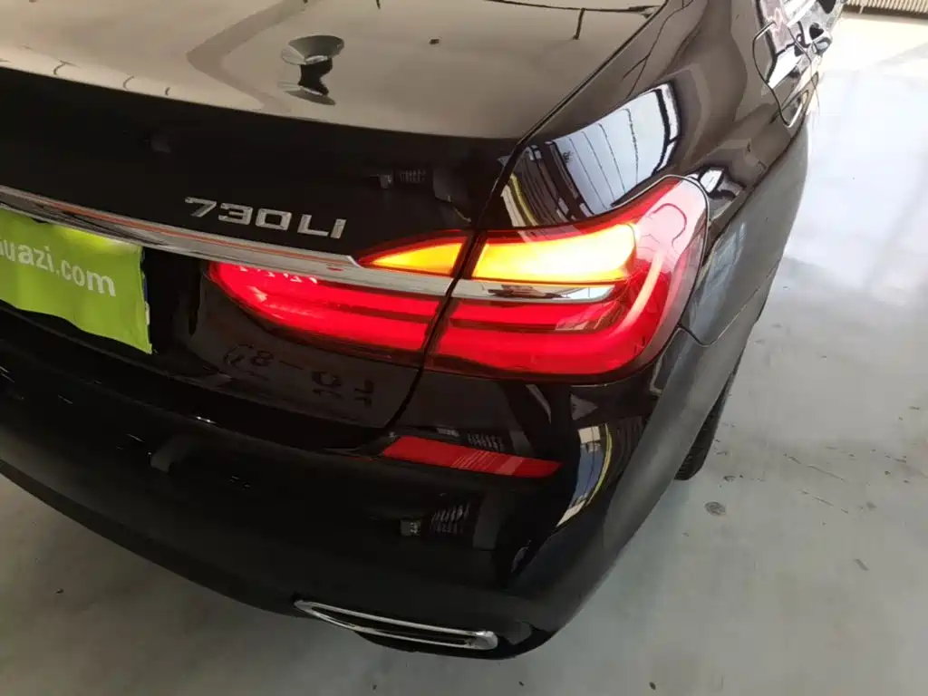 BMW 7 Series — миниатюра 8