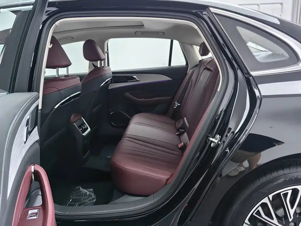 Hongqi Hongqi H5 — миниатюра 15