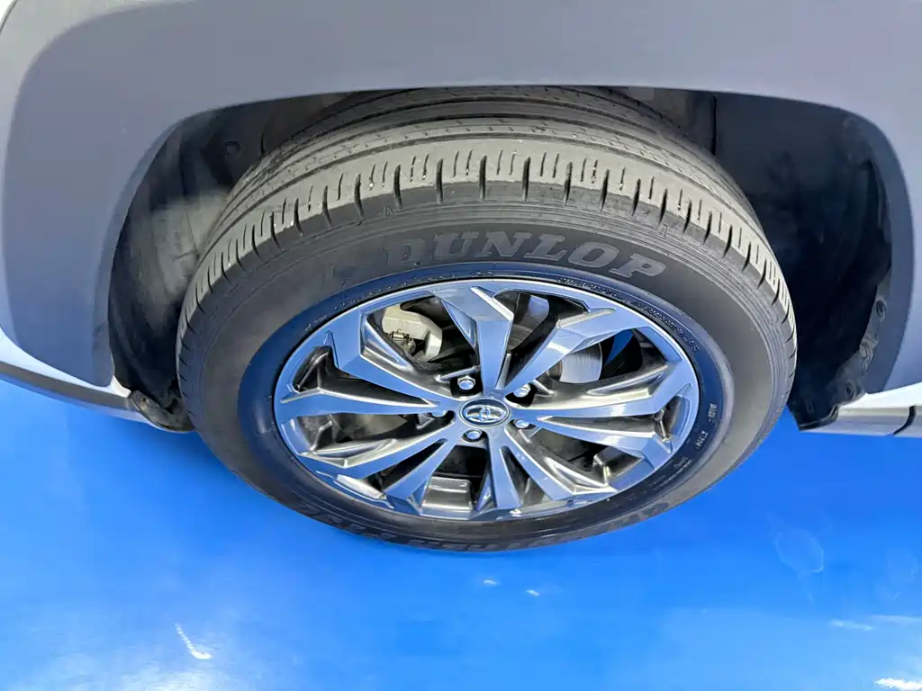 Toyota RAV4 — миниатюра 5