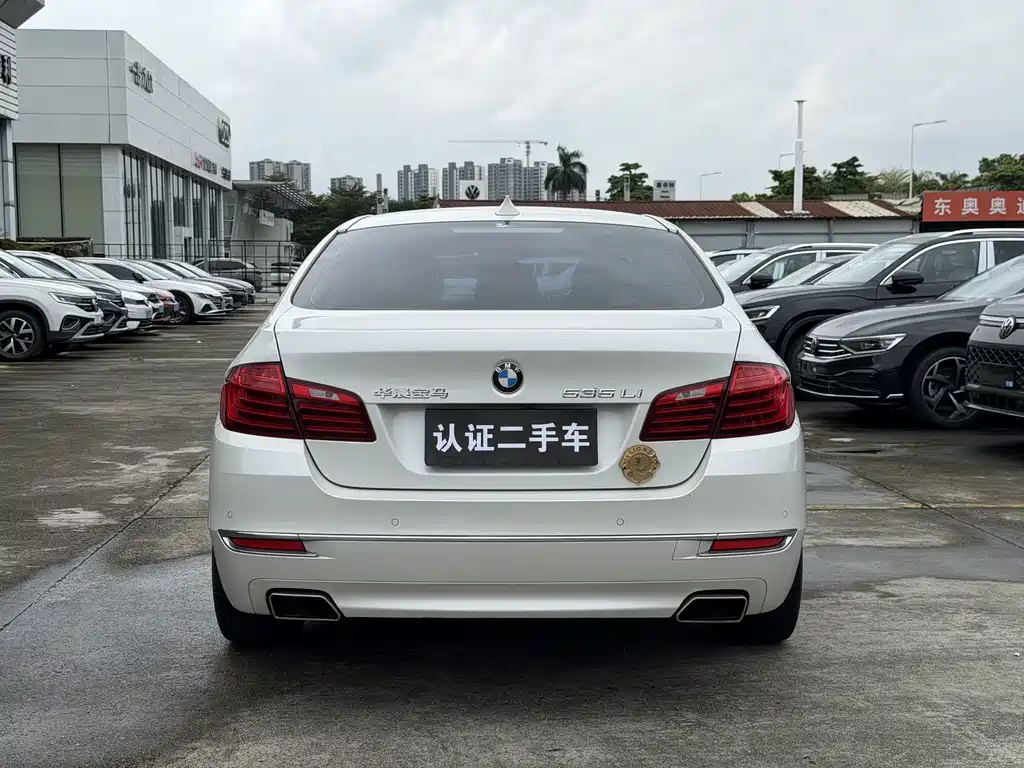 BMW 5 Series — миниатюра 12