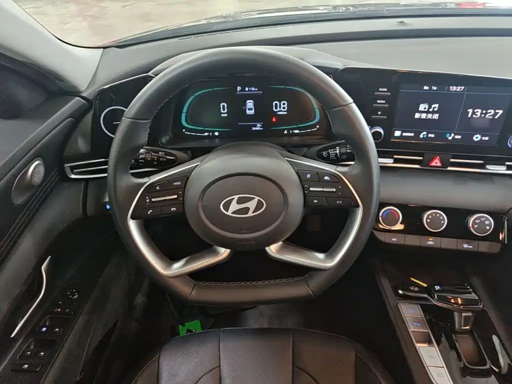 Hyundai Elantra — миниатюра 11