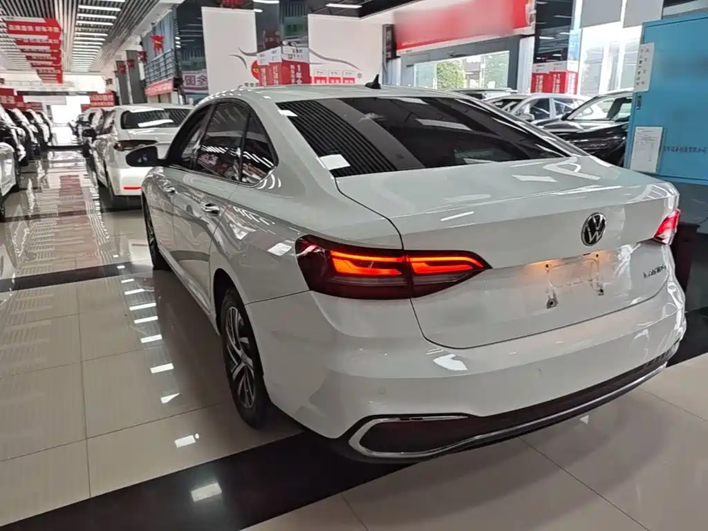 Volkswagen Lavida — миниатюра 5