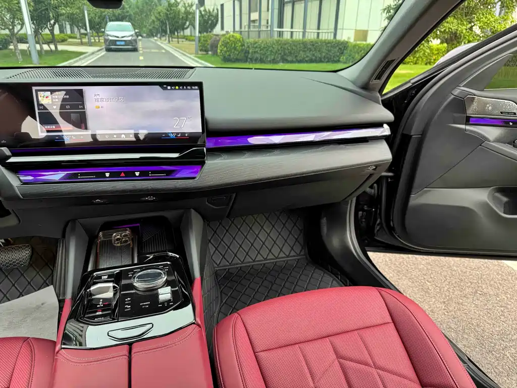 BMW 5 Series — миниатюра 12