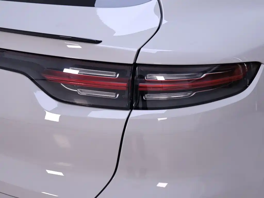 Porsche Cayenne — миниатюра 9