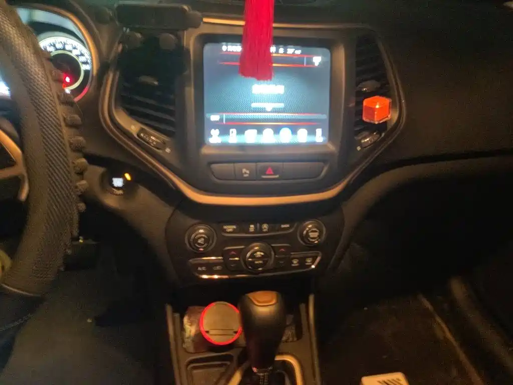 Jeep Cherokee — миниатюра 10