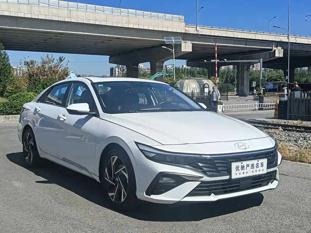 Hyundai Elantra — миниатюра 4