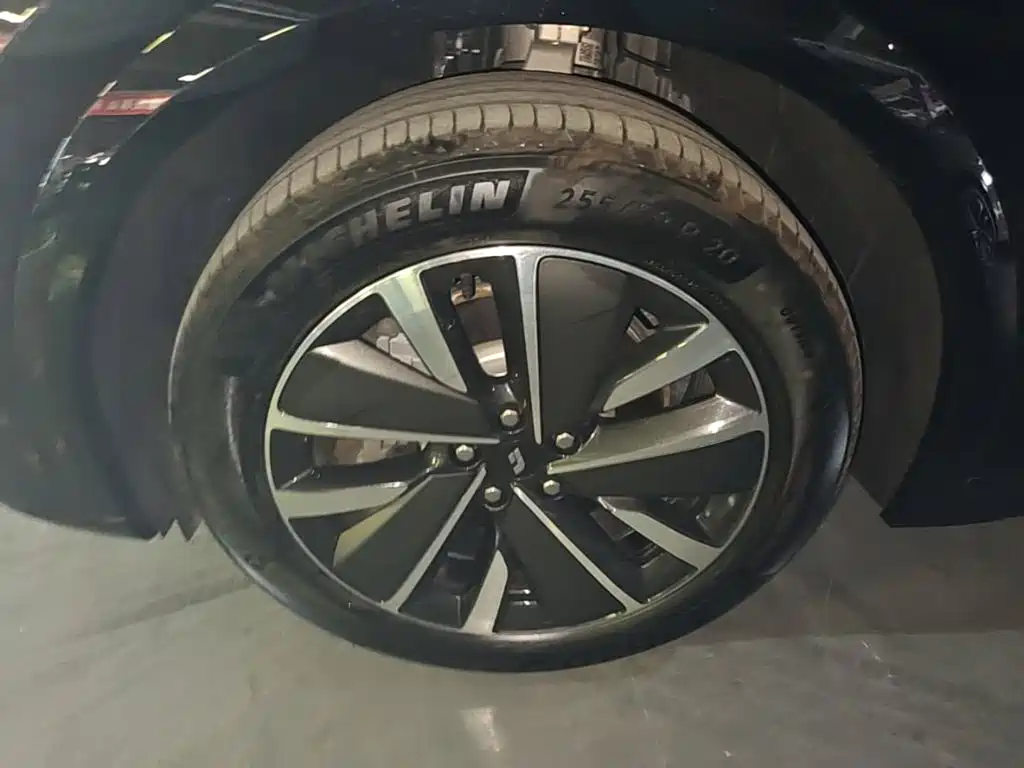 Li Auto Li L8 — миниатюра 23