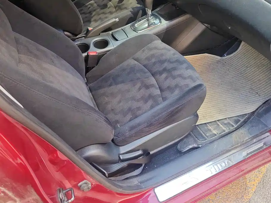 Nissan Tiida — миниатюра 8