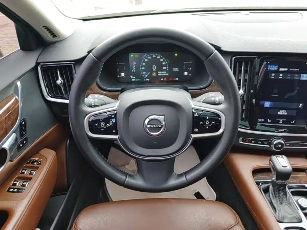 Volvo S90 — миниатюра 11
