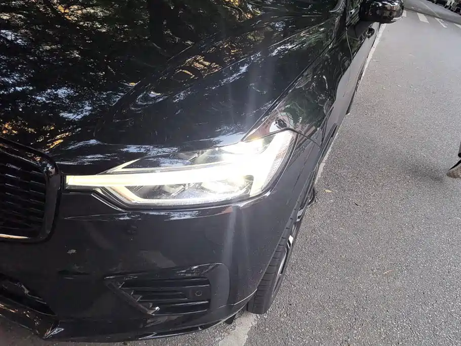 Volvo XC60 PHEV — миниатюра 5