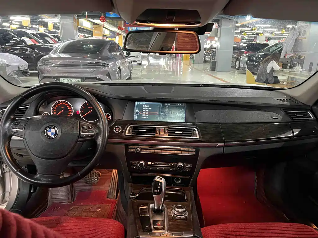 BMW 7 Series — миниатюра 6