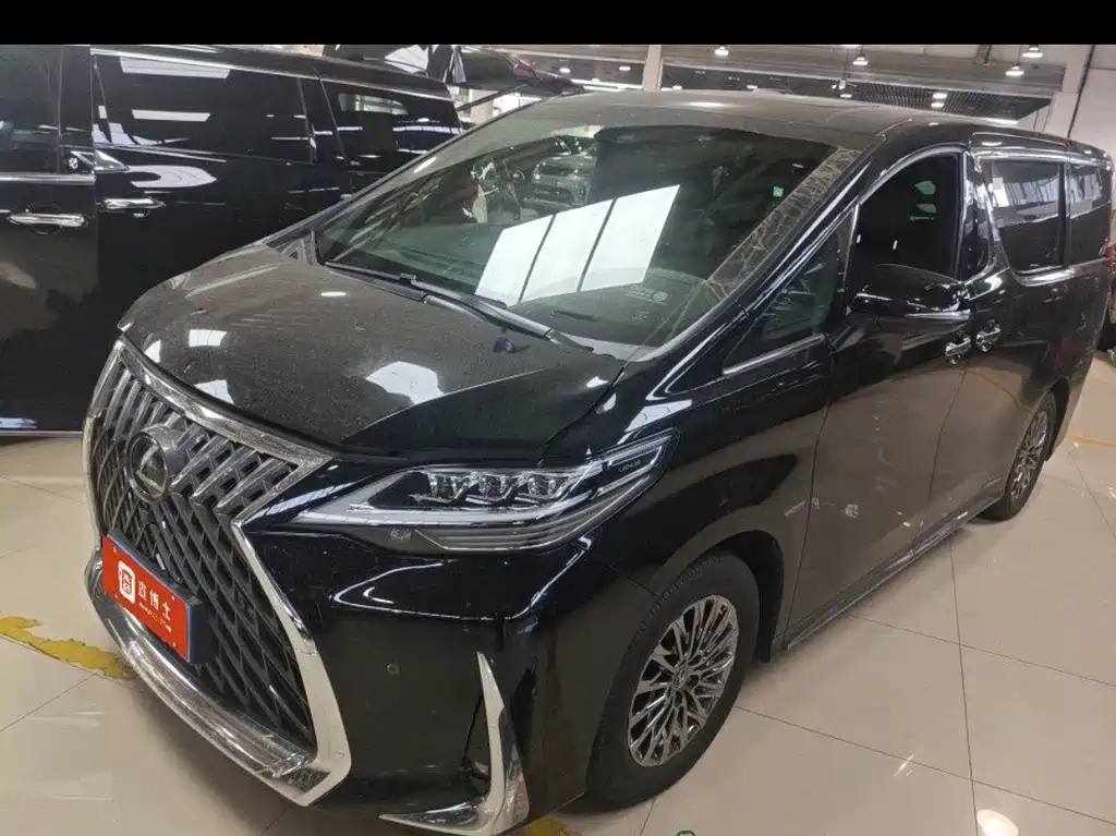 Lexus LM